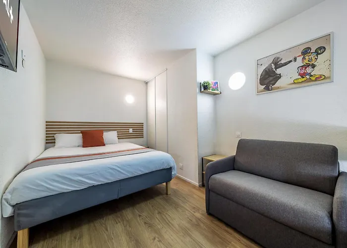 Serenity Aparthotel, La Defense - Eiffel Tower View - 5 Min Walk To Subway