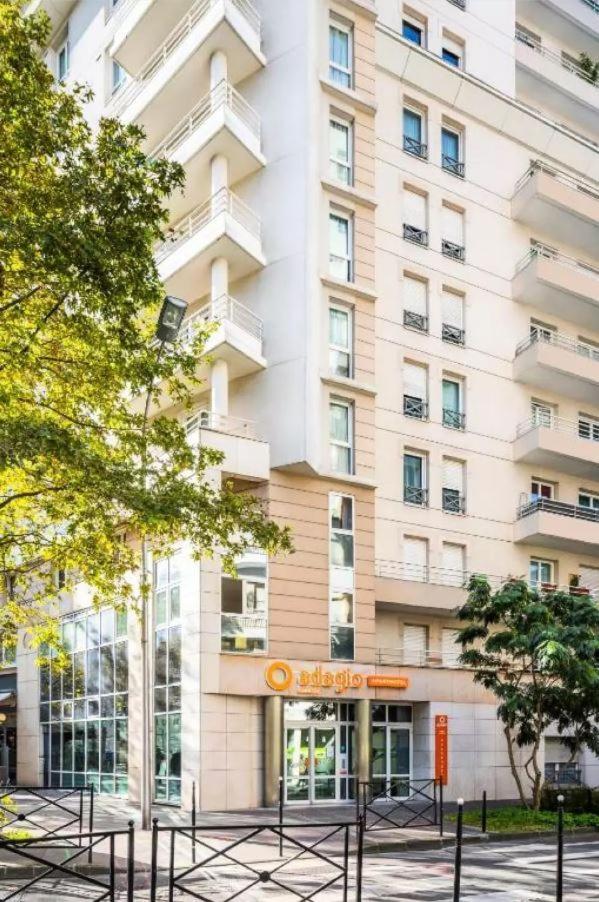 Serenity Aparthotel, La Defense - Eiffel Tower View - 5 Min Walk To Subway Apartment Courbevoie