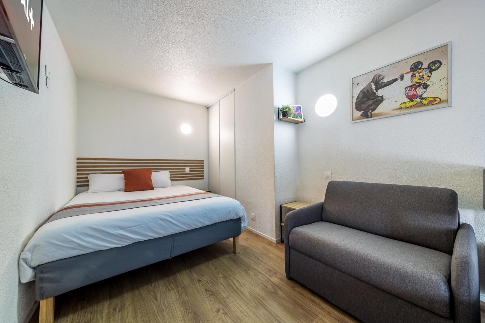 Serenity Aparthotel, La Defense - Eiffel Tower View - 5 Min Walk To Subway Apartment *