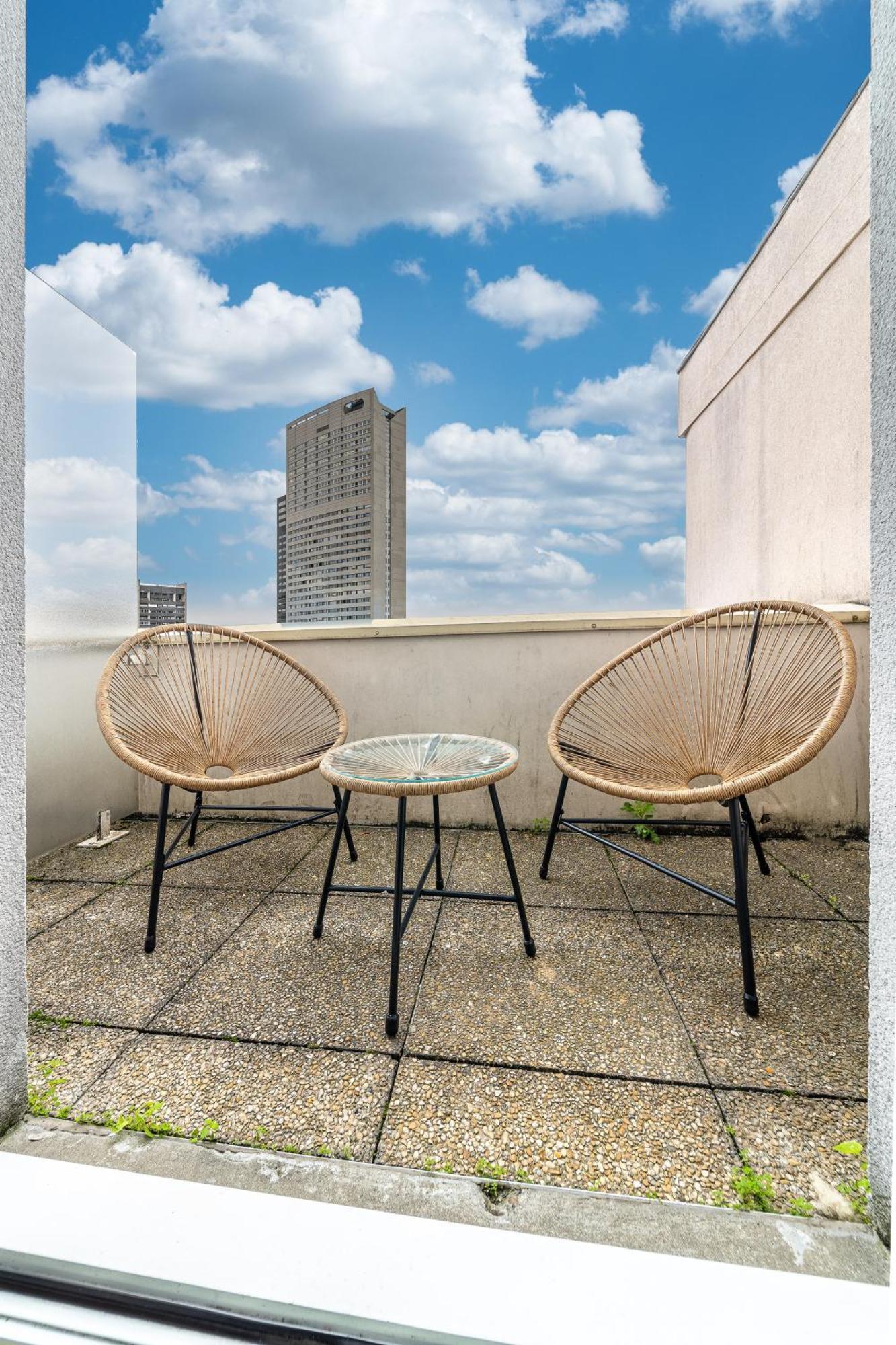 Serenity Aparthotel, La Defense - Eiffel Tower View - 5 Min Walk To Subway Apartment *