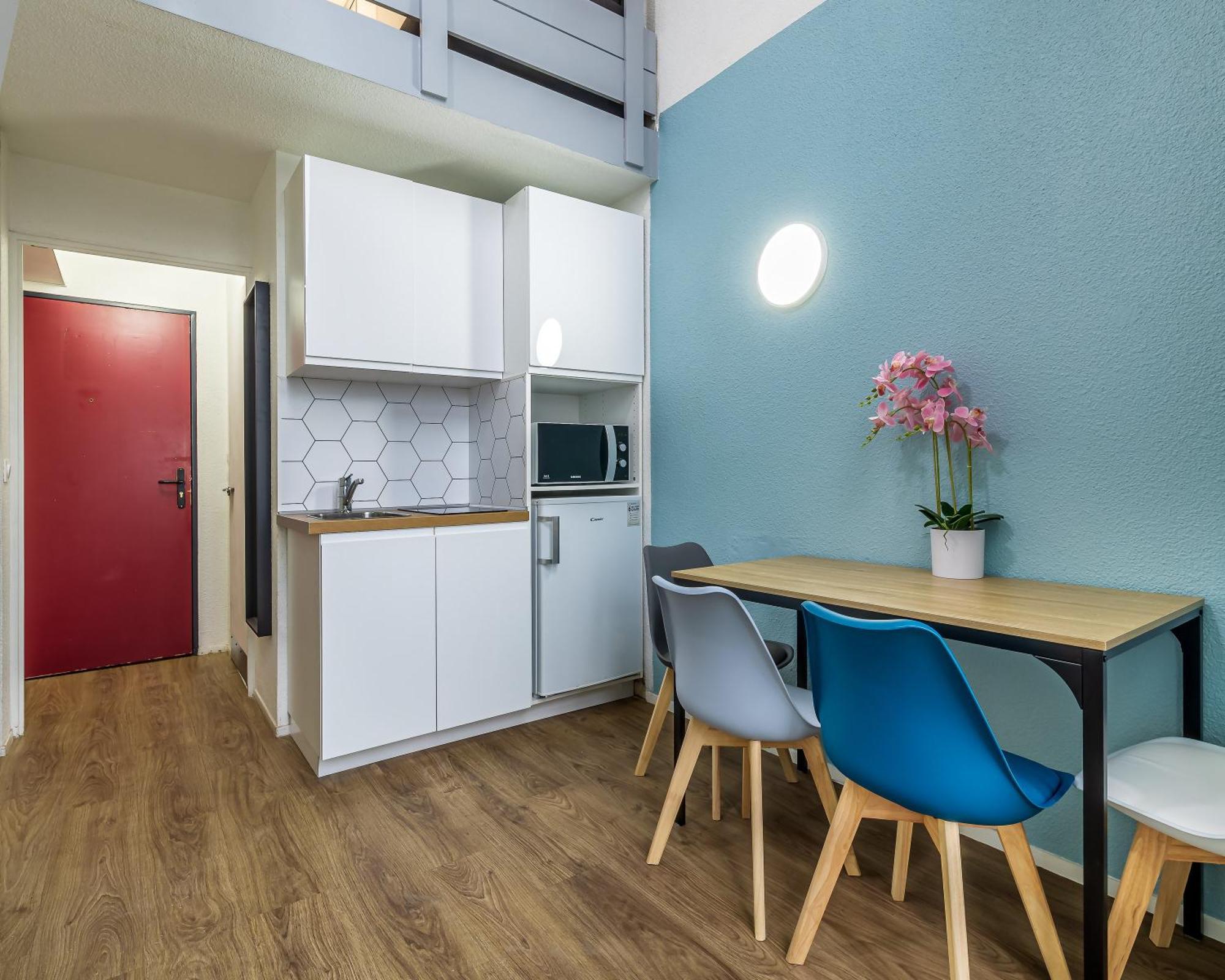 Apartment Serenity Aparthotel, La Defense - Eiffel Tower View - 5 Min Walk To Subway Courbevoie