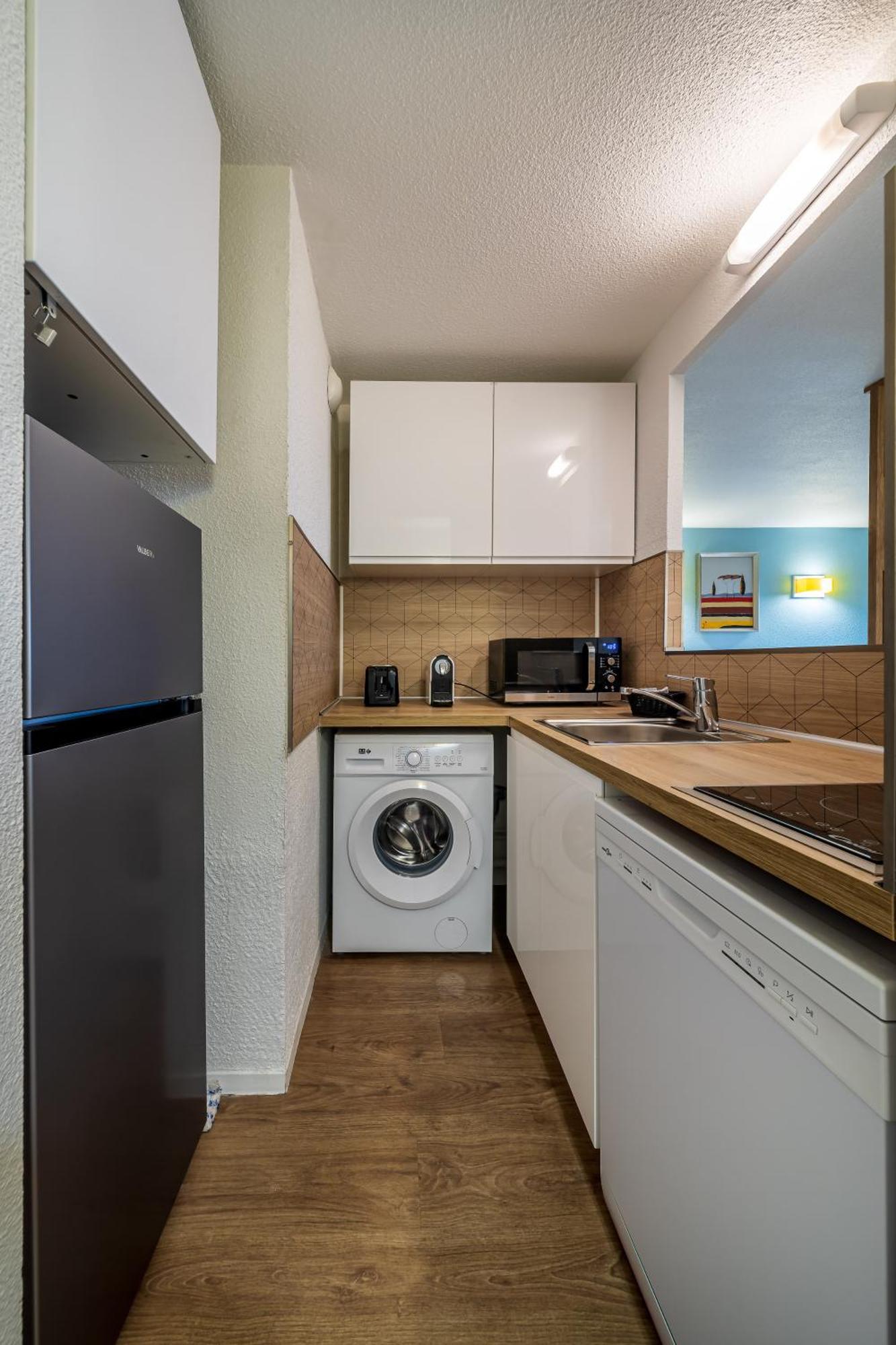 Serenity Aparthotel, La Defense - Eiffel Tower View - 5 Min Walk To Subway Apartment