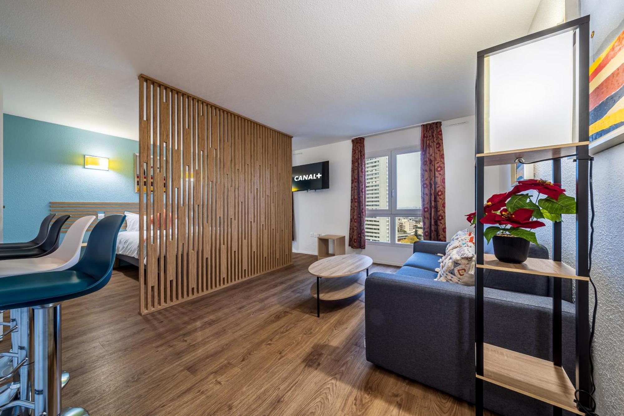 Apartment Serenity Aparthotel, La Defense - Eiffel Tower View - 5 Min Walk To Subway Courbevoie
