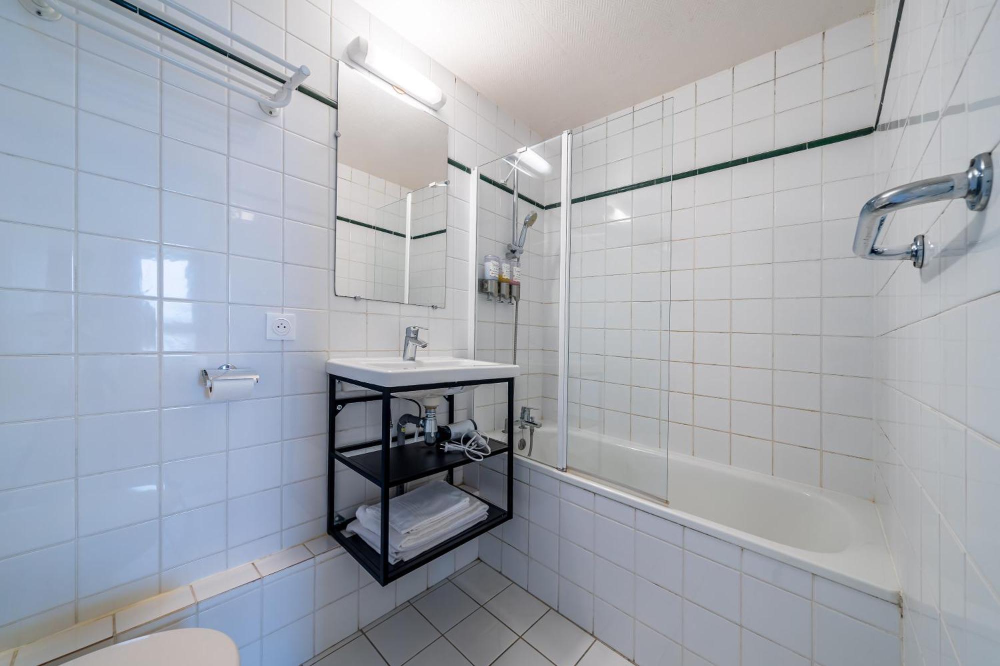Serenity Aparthotel, La Defense - Eiffel Tower View - 5 Min Walk To Subway Apartment