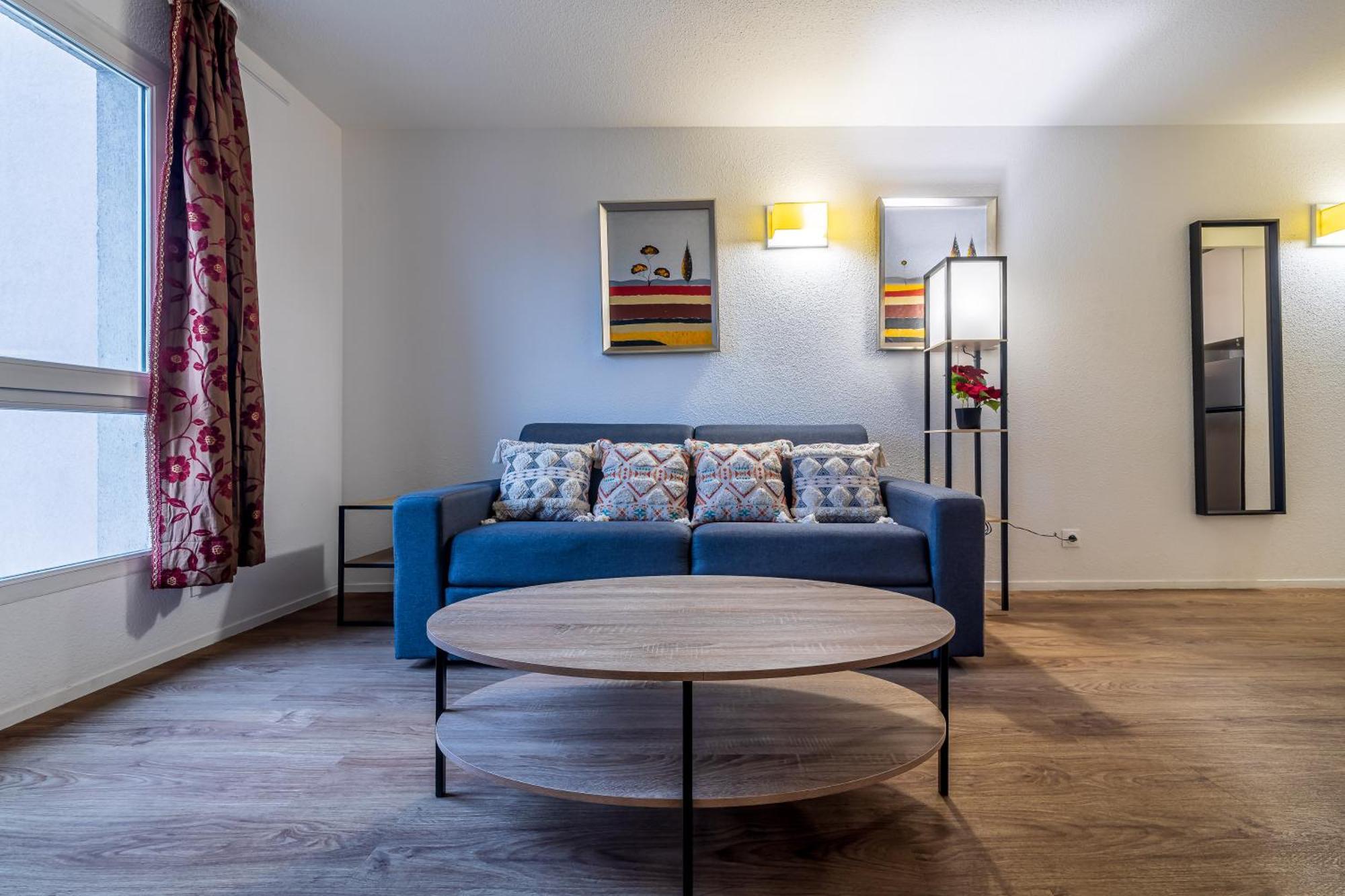 Serenity Aparthotel, La Defense - Eiffel Tower View - 5 Min Walk To Subway Courbevoie
